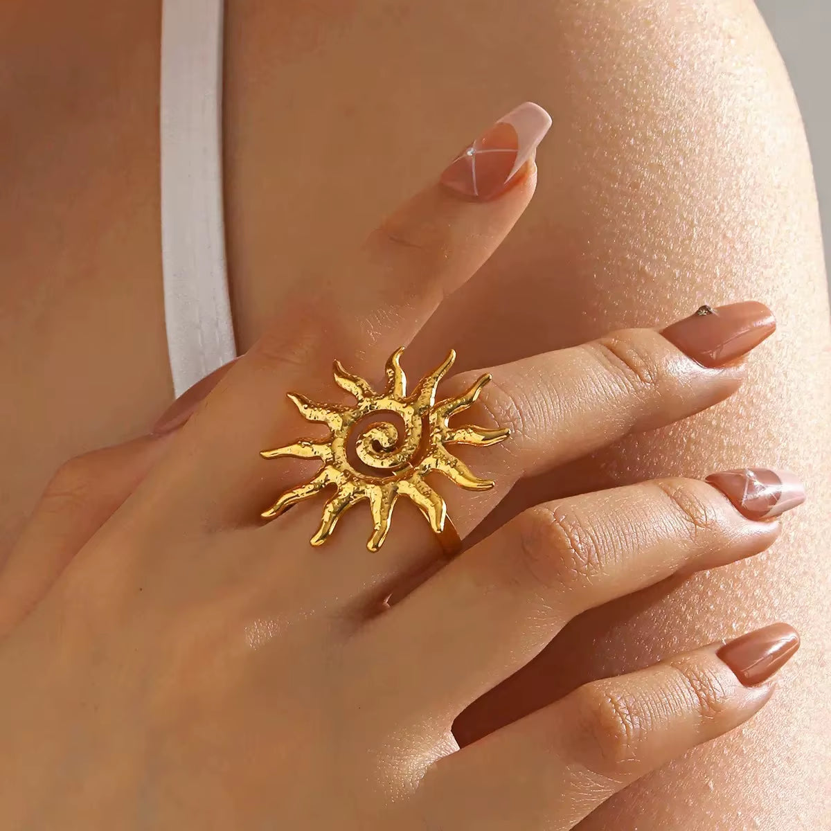 Fashion Vintage Chic Sun Shaped Pendant Necklace Stainless Steel Earrings Statement Golden Fashion Jewlery Accessories Gift